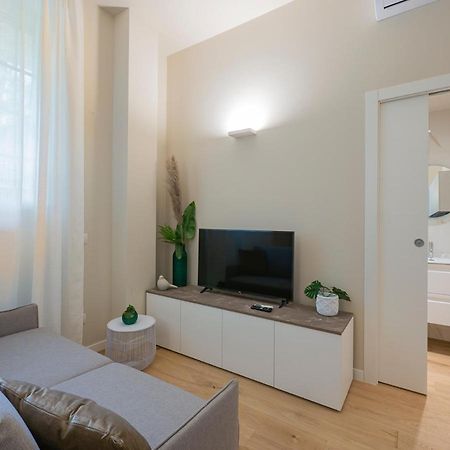 I Host Apartment - Ranzoni 1 Милано Екстериор снимка
