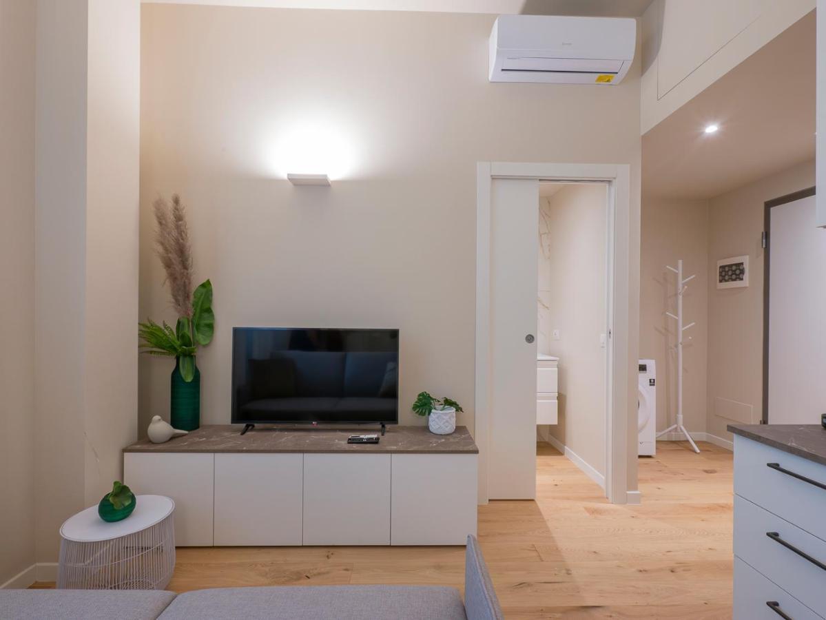 I Host Apartment - Ranzoni 1 Милано Екстериор снимка